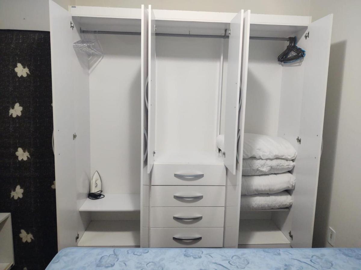 Excelente Localizacao! Perto Da Com Estacionamento, Ar Condicionado, Wi-fi, Netflix E Roupa De Cama! Apartamento