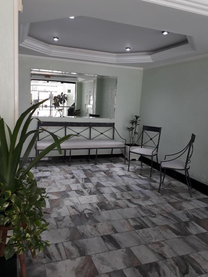 Excelente Localizacao! Perto Da Com Estacionamento, Ar Condicionado, Wi-fi, Netflix E Roupa De Cama! Apartamento Balneario Camboriu